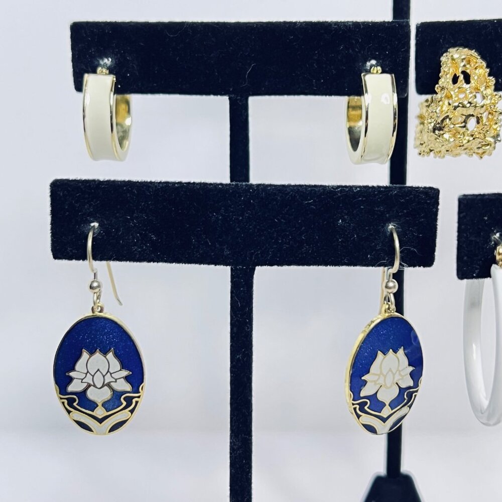 Vintage Lot of 5 Gold Tone Pierced Earrings (5621) - Picture 3 of 6